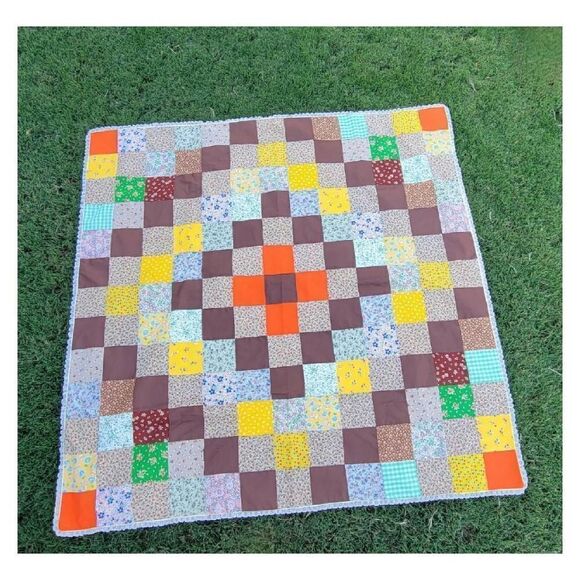 Vintage 1970's Hamdmade Baby Blanket Quilt Throw - Picture 6 of 8